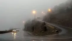 مه‌گرفتگی و باران در جاده‌های 2 استان