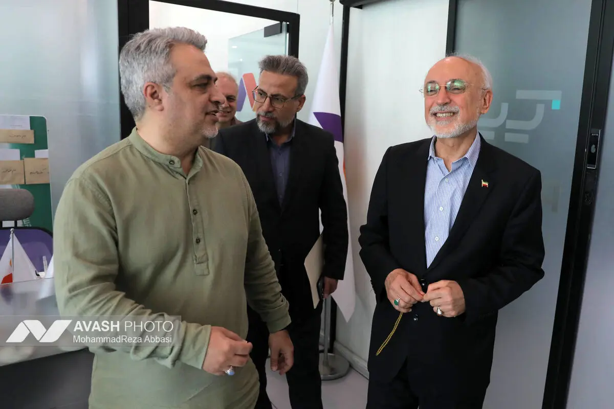 بازدید علی اکبر صالحی از تحریریه خبرگزاری آوش