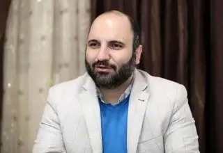 فرد توهین کننده به پزشکیان کیست؟ 