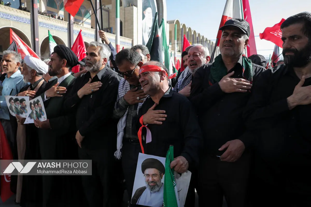 اقامه نماز بر پیکر رهبر شهید انقلاب در مصلای تهران