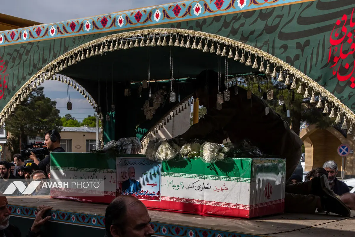 مراسم خاکسپاری پیکر شهید کمال خرازی