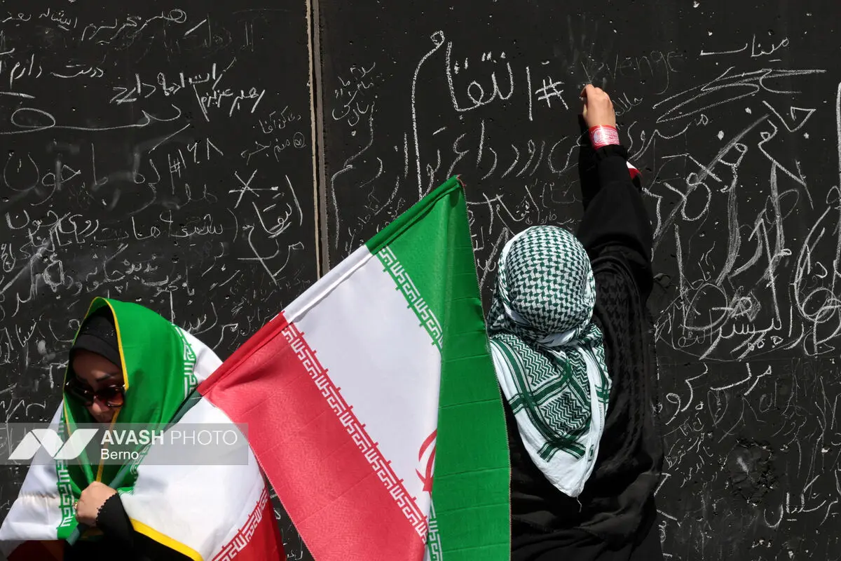 مراسم وداع با رهبر شهید انقلاب و اقامه نماز بر پیکرهای مطهر شهدا - ۲
