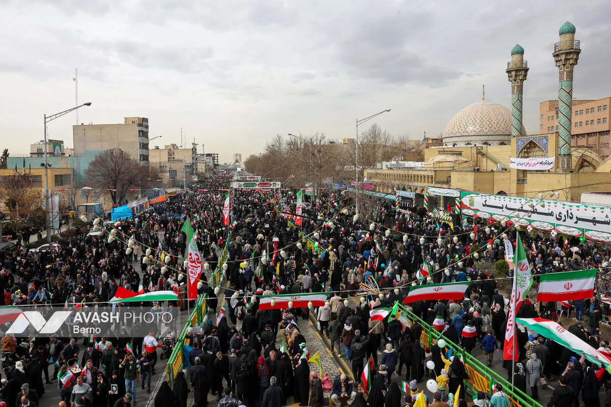حضور مردم و  مسئولان در راهپیمایی ۲۲ بهمن