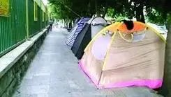 چادر نشینی همراهان بیماران در پایتخت