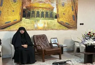 بهروزآذر با خانواده شهدای حمله اسرائیل دیدار کرد