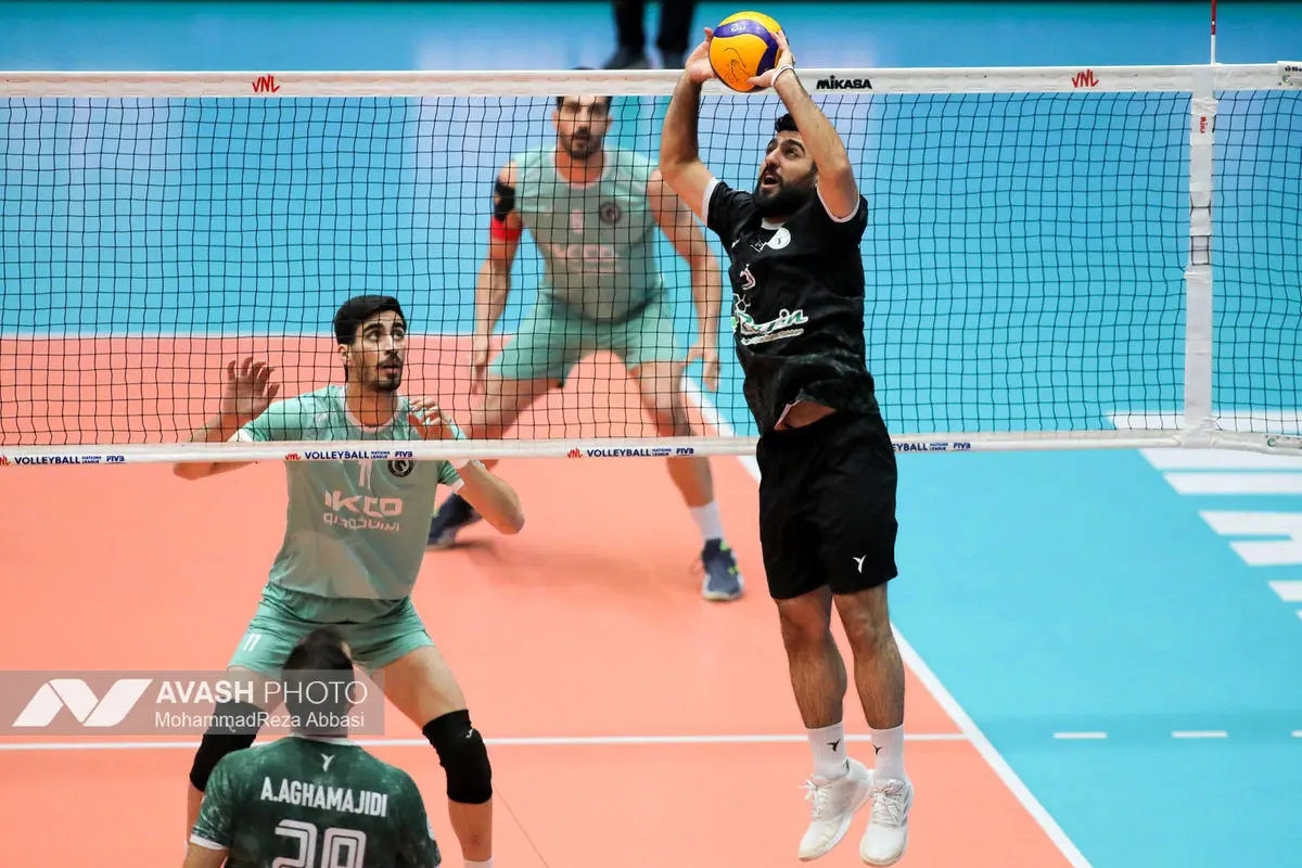 دیدار تیم های والیبال پیکان تهران و رازین پلیمر