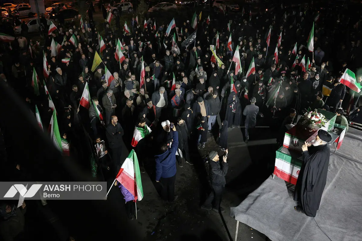 تجمع شبانه مردم در حمایت از مدافعان وطن