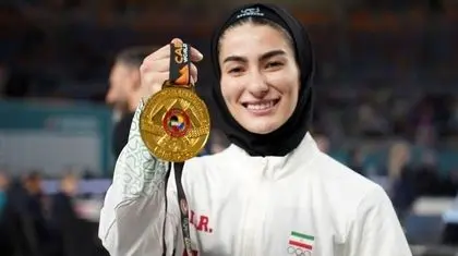 جهان زیر پای آتوسا