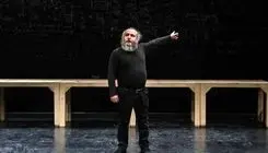 وقفه‌ای در اجرای نمایش «رامسس دوم» 