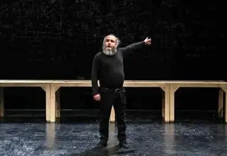 وقفه‌ای در اجرای نمایش «رامسس دوم» 