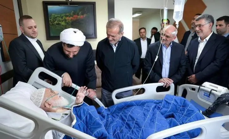 عیادت رئیسجمهور از آیتالله نوری همدانی