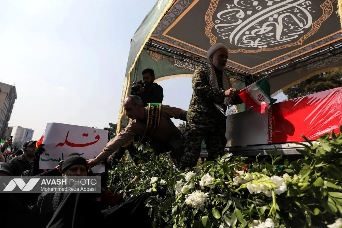 تشییع پیکر ۳۵ شهید جنگ رمضان در تهران -۲