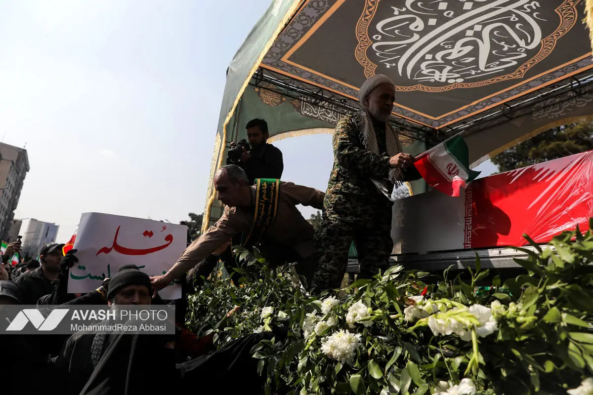 تشییع پیکر ۳۵ شهید جنگ رمضان در تهران -۲