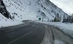 جاده‌های ۱۰ استان درگیر بارش برف و باران