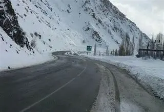 جاده‌های ۱۰ استان درگیر بارش برف و باران