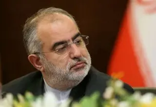 آشنا خطاب به ترامپ: حتی در اوین هم کسی با شما نیست