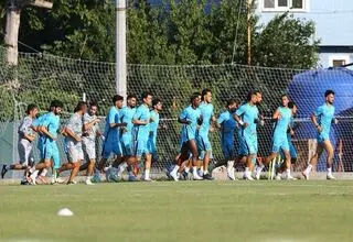 استقلال در آغوش بحران!