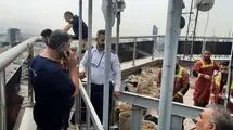 سقوط مرگبار کلایمر در برج ۲۱ طبقه خیابان ولیعصر/ یک کشته و یک مصدوم + تصاویر