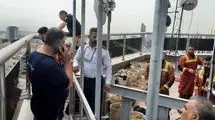 سقوط مرگبار کلایمر در برج ۲۱ طبقه خیابان ولیعصر/ یک کشته و یک مصدوم + تصاویر