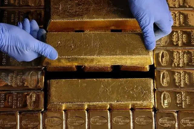 کاهش قیمت هر اونس طلا در معاملات روز چهارشنبه