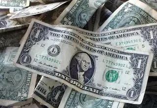 ۳۵۰ هزار تومان اختلاف در هر ۱۰۰ دلار | سوءاستفاده از تفاوت دلار سفید و آبی در بازار آزاد