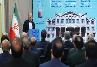 نباید با ایجاد محدودیت‌های غیرضروری، فرصت فعالیت را از افراد توانمند بگیریم