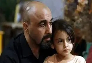 تیپ کریسمسی نیکی نصیریان بازیگر نقش درسا کوچولوی بزنگاه