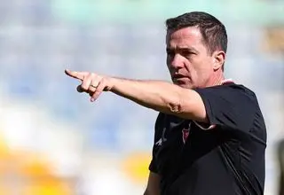 دست اوسمار در پوست گردو