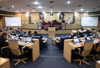 اعتراضات، جلسه علنی شورای اسلامی شهر مشهد را به تعطیلی کشاند