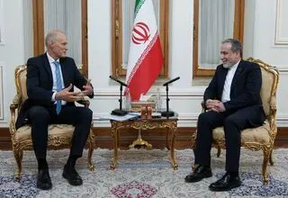 عراقچی: ایران در دفاع از حاکمیت ملی و تمامیت ارضی خود درنگ نمی‌کند