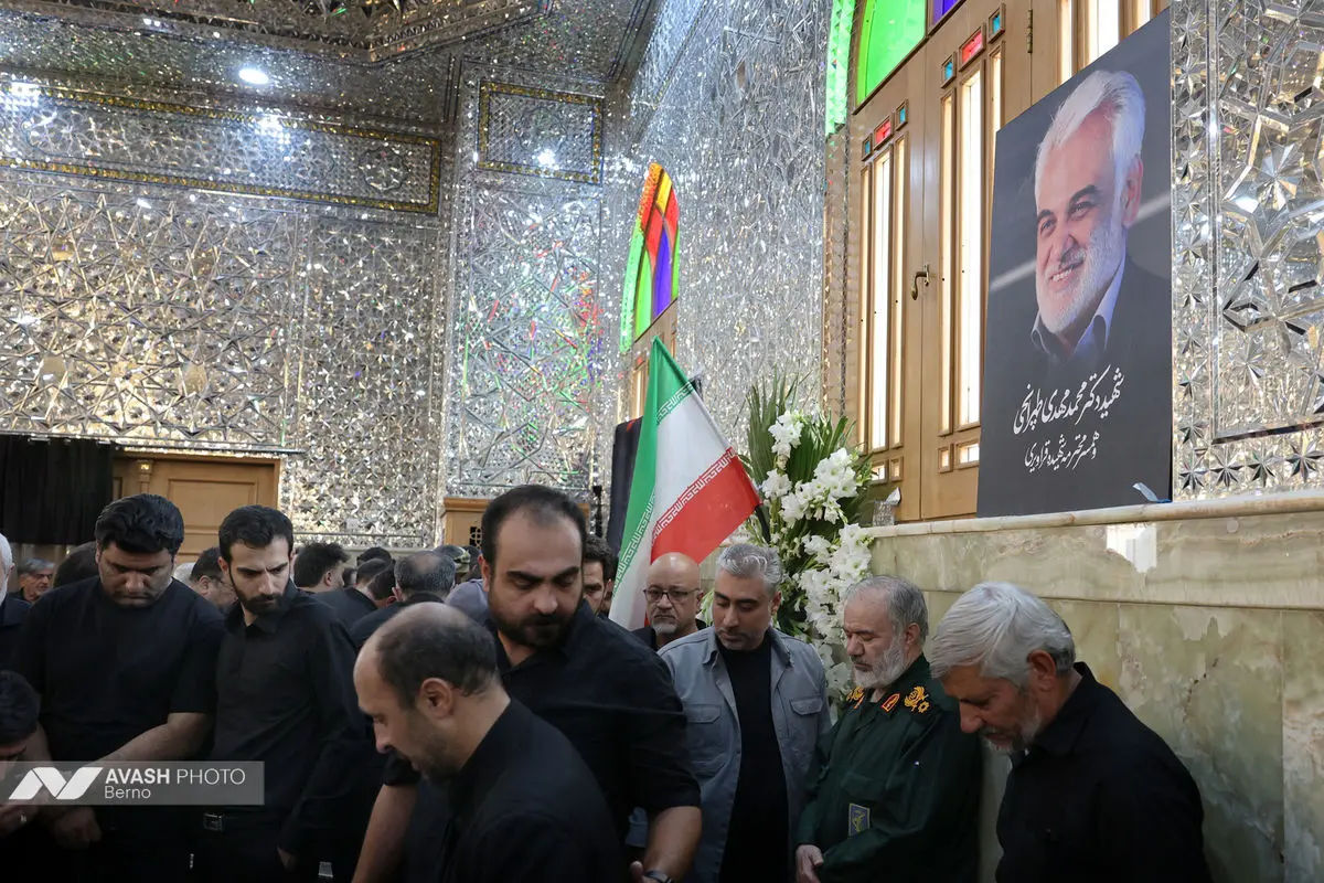 خاکسپاری پیکر سردار شهید حسین سلامی  فرمانده کل سپاه و سردار مسعود شانه‌ئی