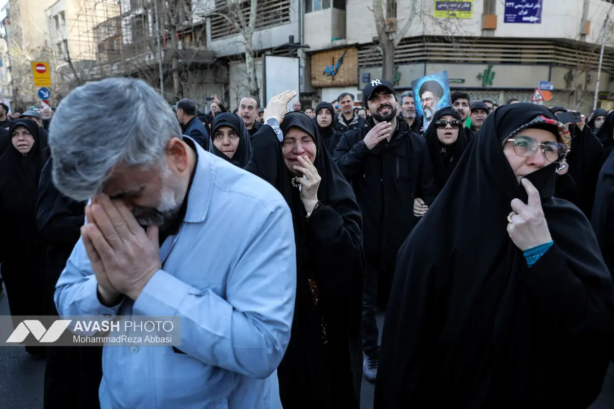 تجمع سوگواران رهبر شهید انقلاب در میدان انقلاب تهران
