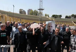 پیکر مصطفوی روی دوش فوتبالی‌ها تشییع شد