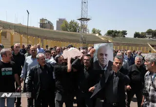 پیکر مصطفوی روی دوش فوتبالی‌ها تشییع شد