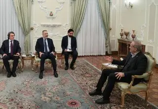 تأکید ایران و ترکیه بر لزوم اتحاد جهان اسلام در دیدار پزشکیان و فیدان