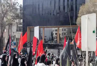 برداشت ناصواب تندروها از پیام رهبر ی و بازی در زمین دشمنان