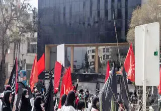 برداشت ناصواب تندروها از پیام رهبر ی و بازی در زمین دشمنان