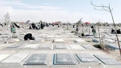 چهل روز بعد در جغرافیای سوگ / لاله ها بر سنگ تاریخ نشسته اند