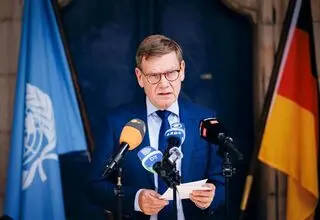  آلمان: در حال گفت‌وگو با ایران هستیم اما گزینه «سازوکار ماشه» روی میز است
        