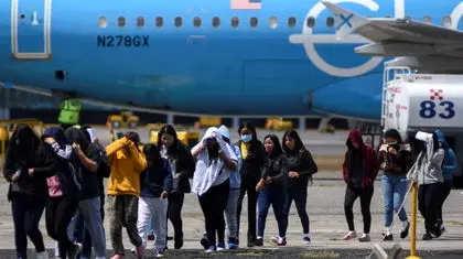 ترامپ رکورد اخراج مهاجران را شکست/ دومین گروه از ایرانیان دیپورت شده در راه تهران 