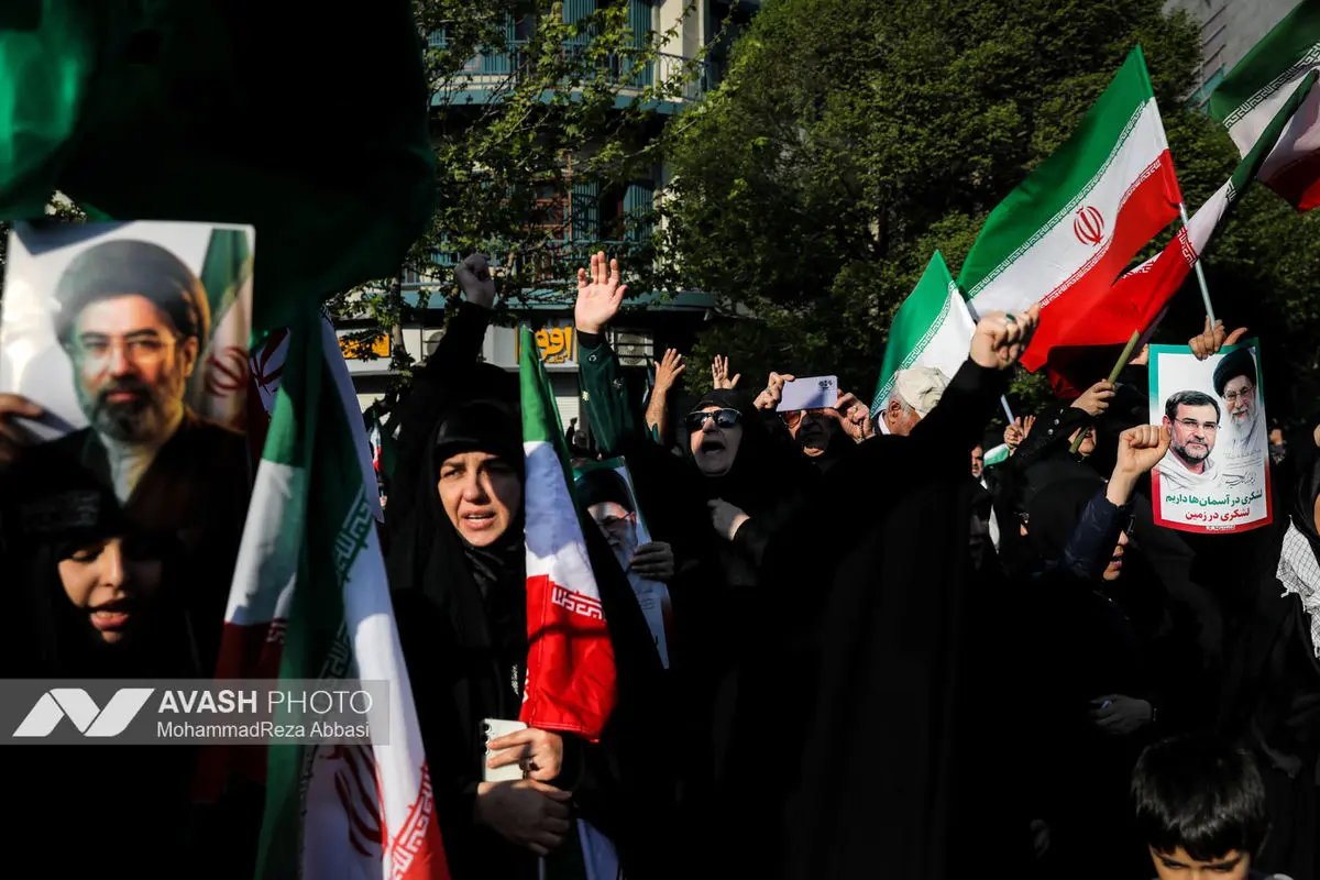 تشییع پیکر دریابان شهید «علیرضا تنگسیری» و جمعی از شهدای والامقام