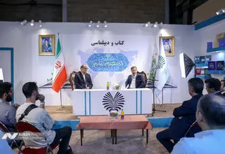  سعید خطیب زاده، معاون وزیر امور خارجه، در غرفه وزارت امورخارجه در نمایشگاه بین المللی کتاب تهران