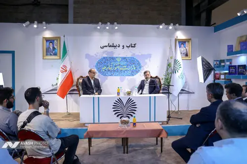  سعید خطیب زاده، معاون وزیر امور خارجه، در غرفه وزارت امورخارجه در نمایشگاه بین المللی کتاب تهران