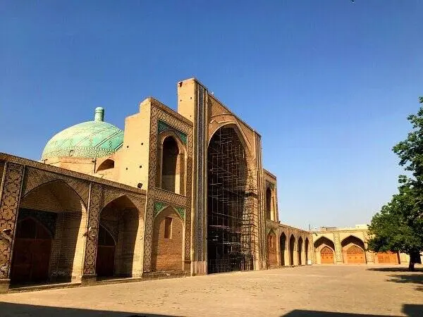 داربست‌های ۱۵ ساله مسجد جامع عتیق قزوین جمع‌آوری شد