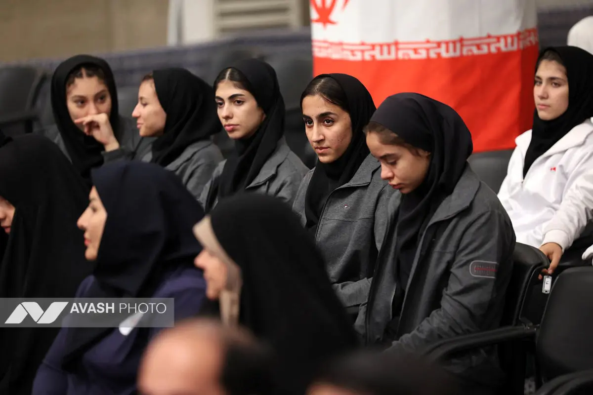 دیدار قهرمانان و مدال‌آوران ورزشی و المپیادهای علمی جهانی با رهبر انقلاب