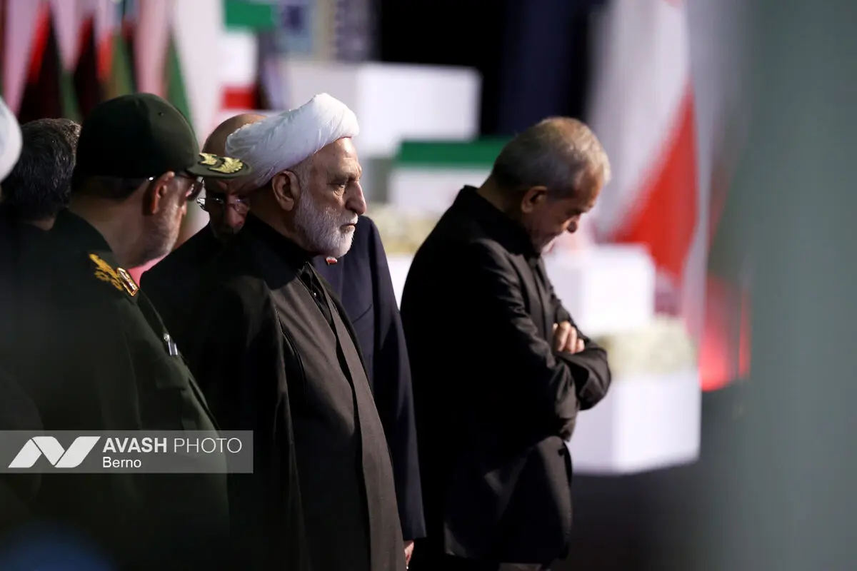 حضور سران سه قوه در مراسم ادای احترام بر پیکر رهبر شهید انقلاب