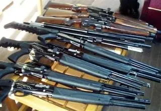 کشف 15 قبضه اسلحه از چمدان 2 مسافر اتوبوس 