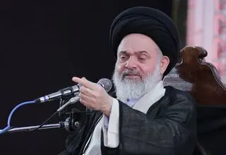 امام جمعه قم: عده‌ای برای دلسرد کردن پلیس تلاش می‌کنند