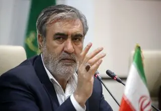عزیزی: آمریکا حق تهدید ملت ما را ندارد