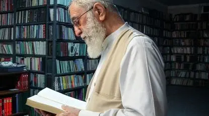 فراتر از سیاست؛ زندگی آیت‌الله خامنه‌ای در جهان شعر، رمان و ادبیات/ چهره‌ای کمتر دیده‌شده رهبر جمهوری اسلامی